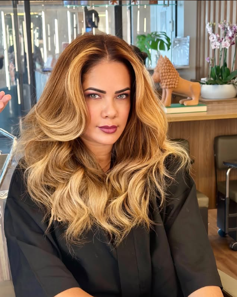 Mechas Douradas e Ondas no Bloom
